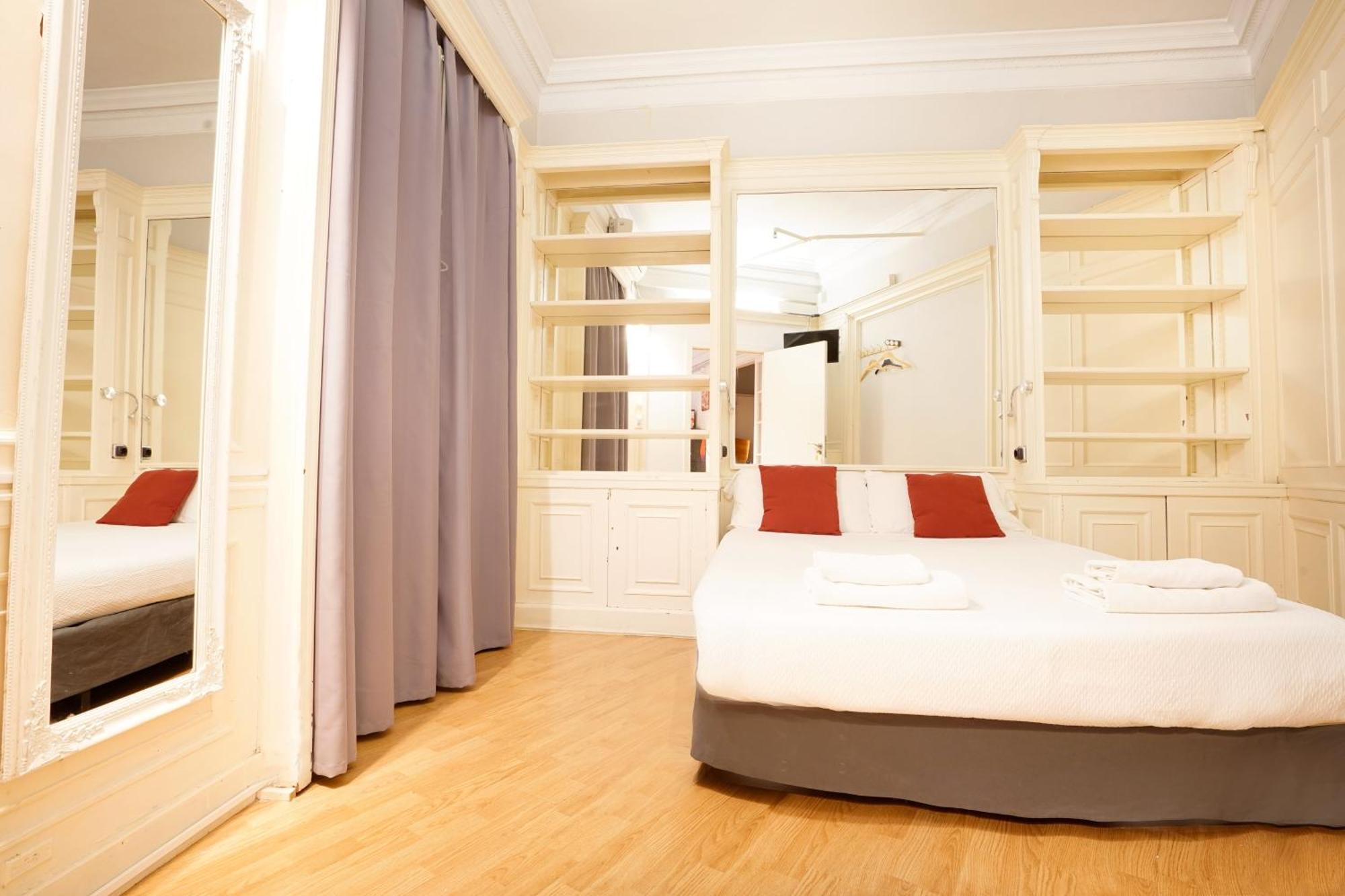 Wow Hostel Barcelona Bagian luar foto
